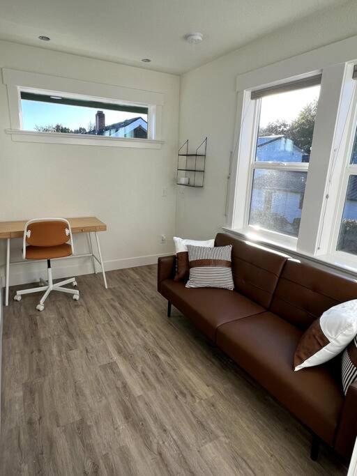Brand New Custom Built Cottage In Downtown W/Pool! ซาเลม ภายนอก รูปภาพ