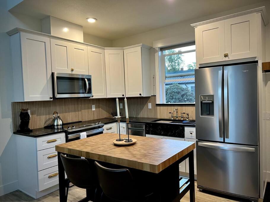 Brand New Custom Built Cottage In Downtown W/Pool! ซาเลม ภายนอก รูปภาพ