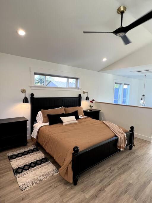 Brand New Custom Built Cottage In Downtown W/Pool! ซาเลม ภายนอก รูปภาพ