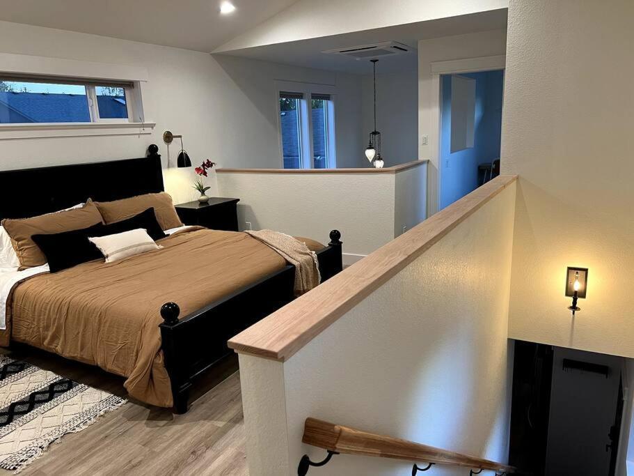Brand New Custom Built Cottage In Downtown W/Pool! ซาเลม ภายนอก รูปภาพ